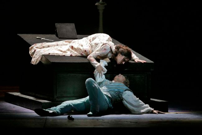 Anna Netrebko & Roberto Alagna.  Ken Howard/Metropolitan Opera