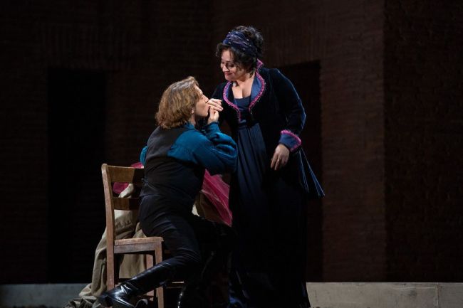 Roberto Alagna as Cavaradossi and Patricia Racette as the title character in a scene from Act I of Puccini's "Tosca."  Photo: Marty Sohl/Metropolitan Opera